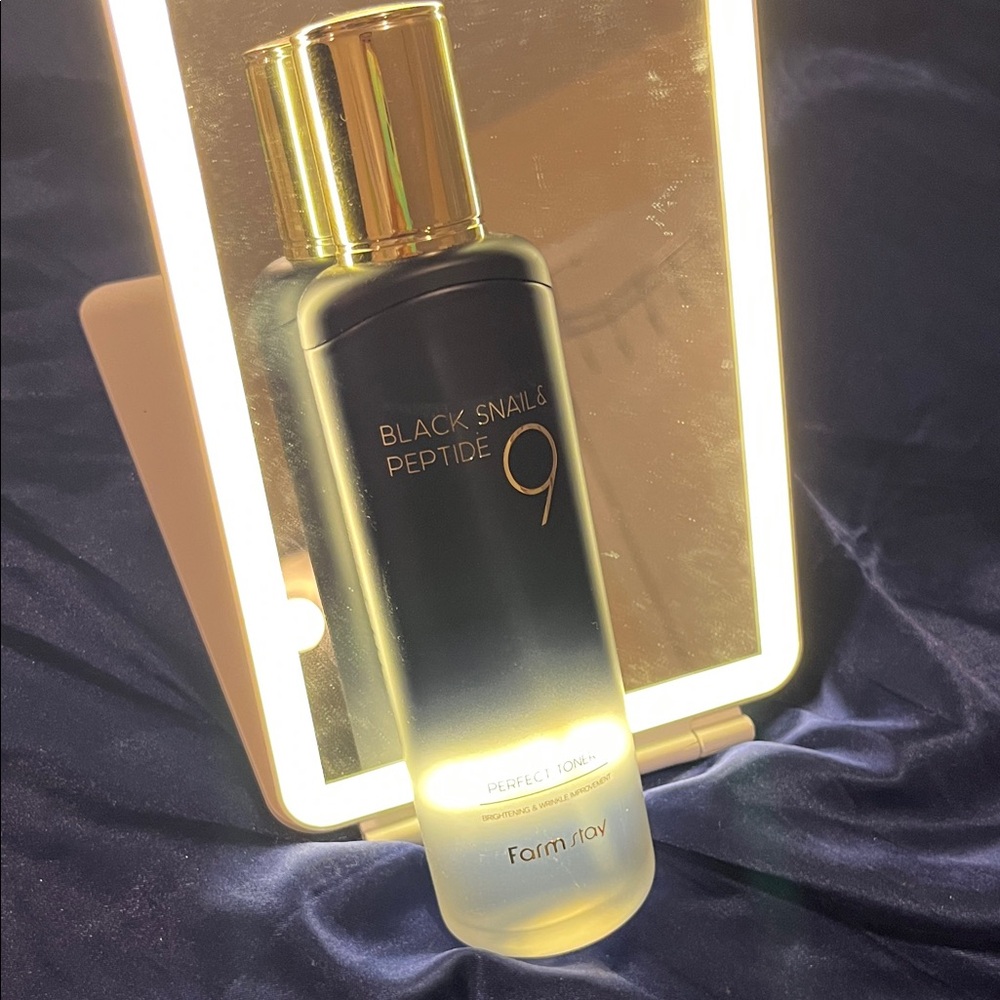 🇰🇷 South Korea 🇰🇷 Farmstay Black Snail & Peptide 9 Toner